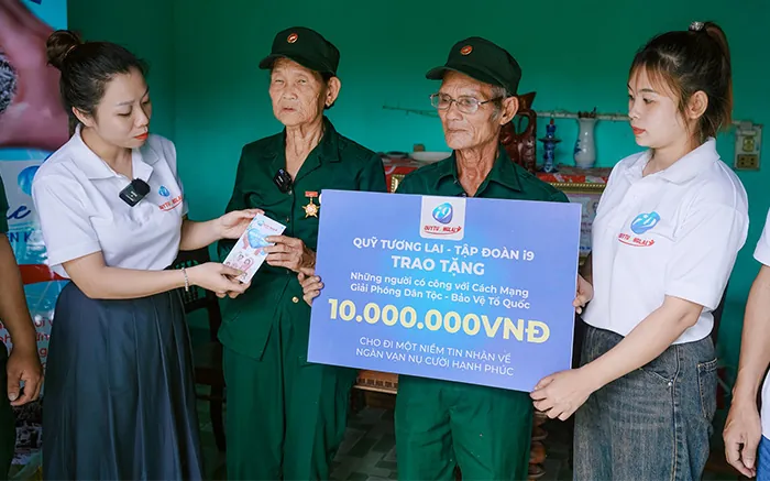 Hình ảnh đại diện cho dịch vụ hỗ trợ khách hàng của đánh bài đổi thưởng, với các nhân viên tư vấn đang sẵn sàng giải đáp thắc mắc.